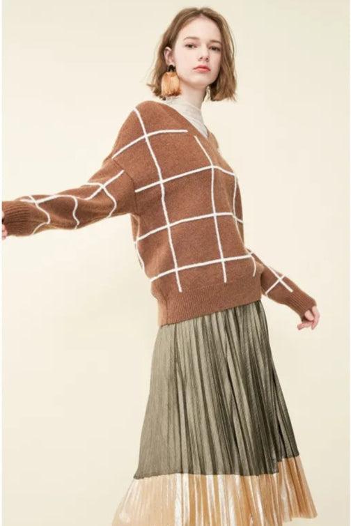 Women’s Short Plaid V-Neck Sweater – Spring Style