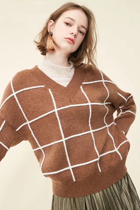 Women’s Short Plaid V-Neck Sweater – Spring Style