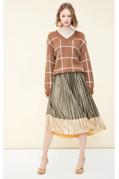 Women’s Short Plaid V-Neck Sweater – Spring Style
