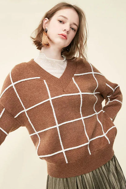 Women’s Short Plaid V-Neck Sweater – Spring Style